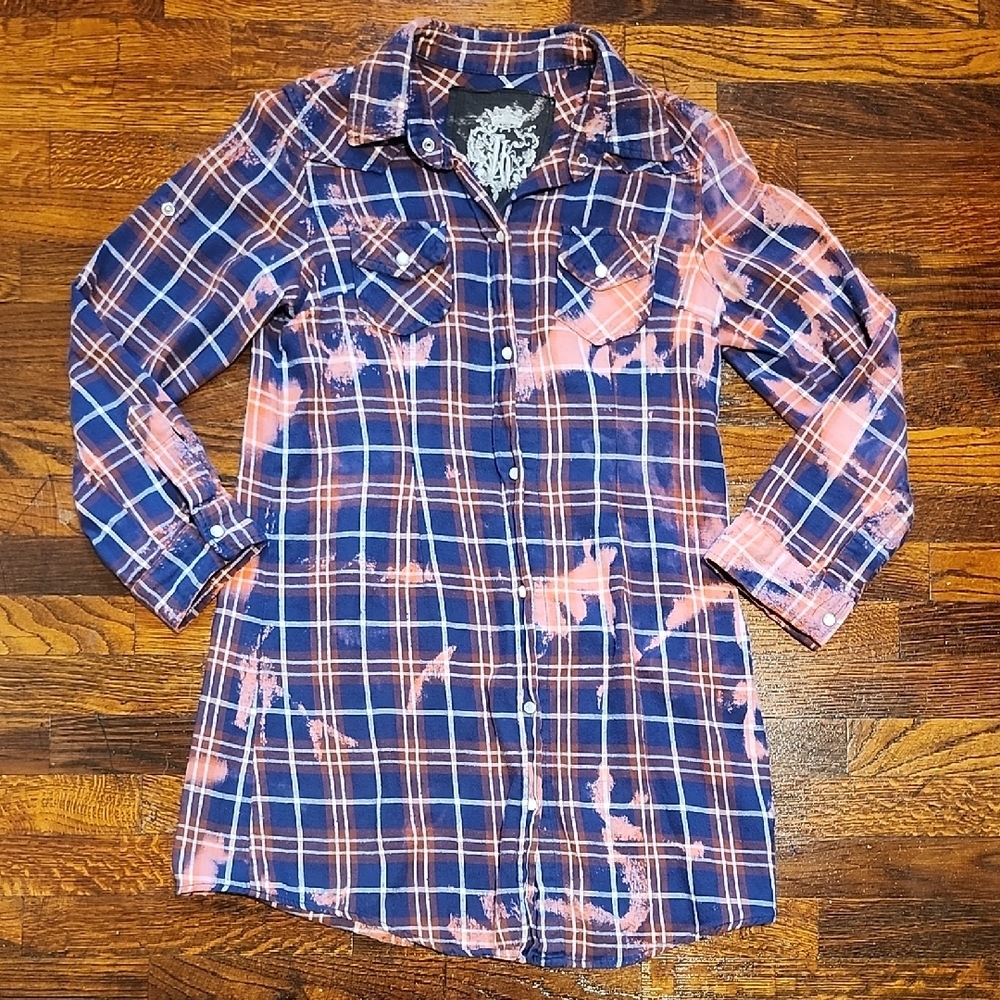 Jachs Navy and Pink Tunic Plaid Button Down Pearl Snap Shirt Splatter Accents